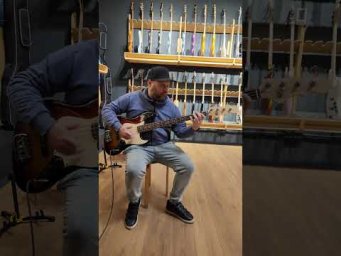 Зацените джаз бас от G&L, шикарный, классический звук. Дело было в @club_gitar  @glguitars